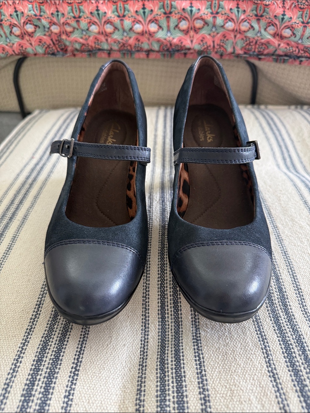 Clark’s bendables, size 8M, leather navy pumps with strap - excellent condition